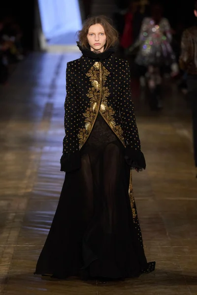Look 49